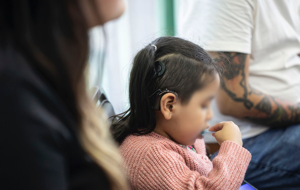 Especialistas del IMSS restituyen audición a niña mediante implante coclear en UMAE Hospital de Pediatría del CMN SXXI
