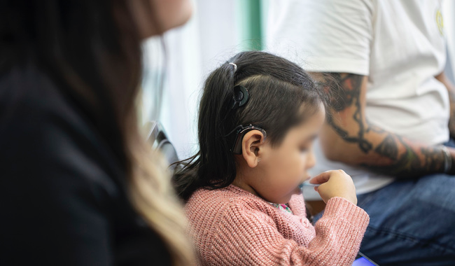 Especialistas del IMSS restituyen audición a niña mediante implante coclear en UMAE Hospital de Pediatría del CMN SXXI