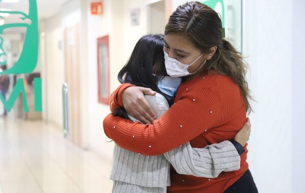 IMSS promueve los abrazos por sus beneficios médicos, terapéuticos, emocionales, psicológicos y a la salud mental