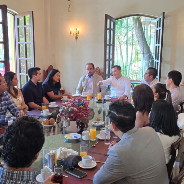 Se reúne senador Luis Alfonso Silva con líderes empresariales de Oaxaca