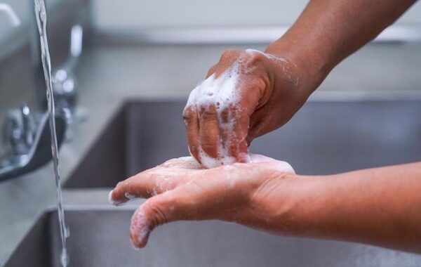 Correcta higiene de manos previene hasta el 70% de infecciones durante atención médica: ISSSTE