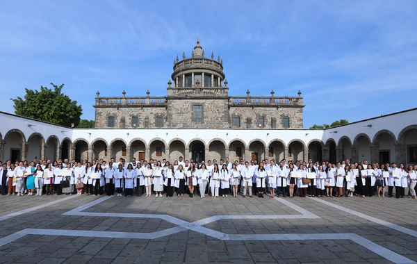 IMSS Jalisco consolida capacidad resolutiva con incorporación de 700 médicas y médicos especialistas