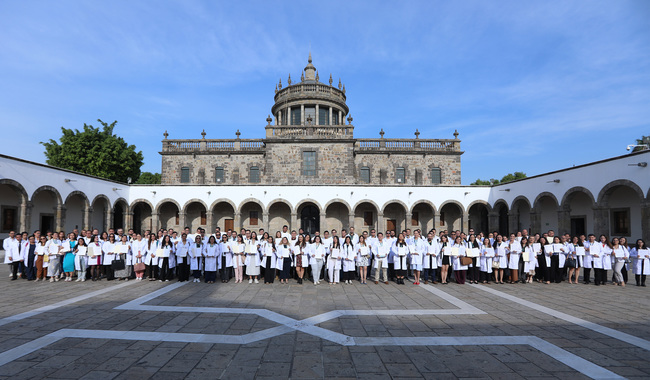 IMSS Jalisco consolida capacidad resolutiva con incorporación de 700 médicas y médicos especialistas