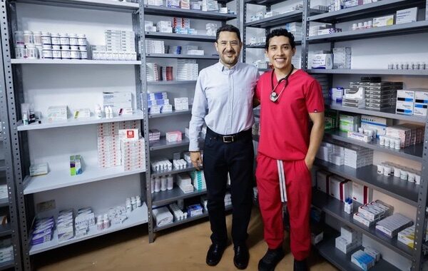 En gira por San Luis Potosí, Martí Batres entrega camas hospitalarias a HG y realiza visitas sorpresa a unidades