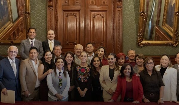 La Presidenta Sheinbaum se reúne con Gobernadores de Estados incorporados al IMSS Bienestar para revisar avances del sistema de salud