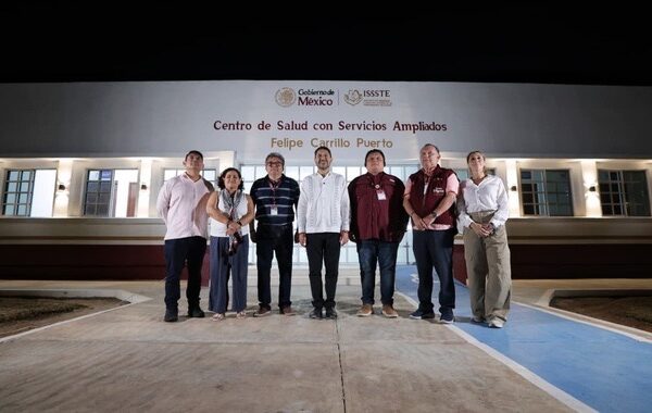 Recibe Martí Batres donación de antiguo Hospital Naval para brindar servicios médicos del ISSSTE en Yucatán