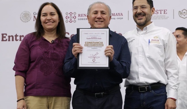 Encabeza Martí Batres la entrega de 423 constancias de finiquito de créditos FOVISSSTE en Mérida, Yucatán