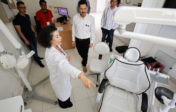 En Puebla, verifica Martí Batres abasto de medicamentos en dos unidades médicas del ISSSTE con 99 y 95% en farmacias