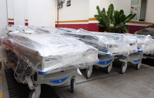 Arranca ISSSTE distribución de 915 camillas radiotransparentes; primeras 54 unidades llegan a Jalisco y Sonora